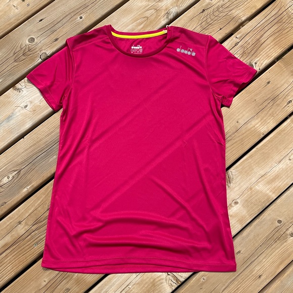 NWT Diadora sport T-Shirt - Picture 1 of 3